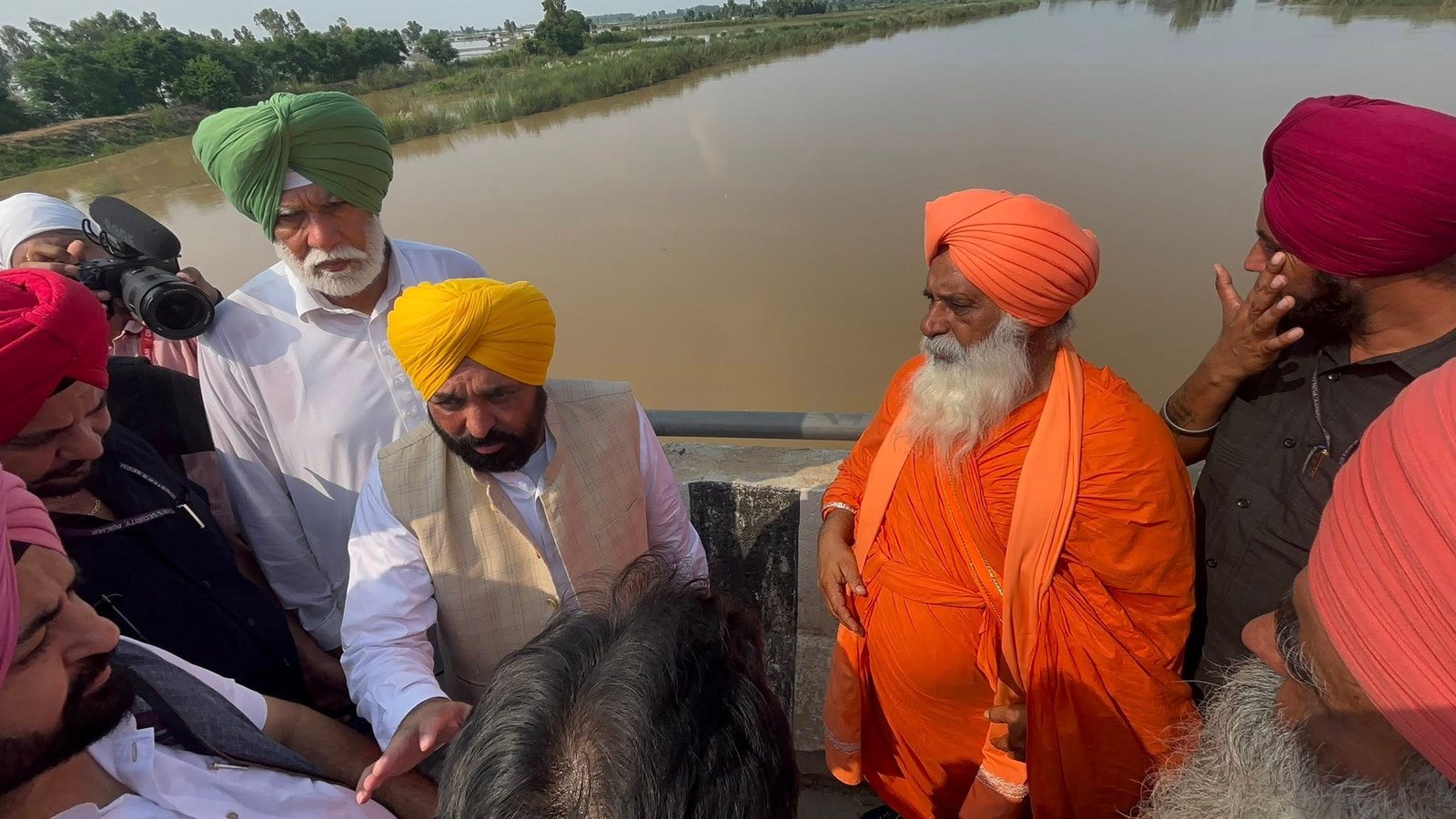 ਹੜ੍ਹਾਂ ਕਾਰਨ ਸੰਤ ਸੀਚੇਵਾਲ ਨੇ ਵਿਦੇਸ਼ ਦੌਰਾ ਕੀਤਾ ਰੱਦ,ਲੋਕਾਂ 'ਚ ਜਾਗੀ ਇਕ ਵੱਖਰੀ ਉਮੀਦ